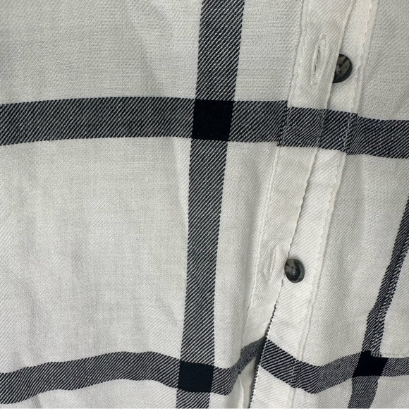 Maurices Black & White Windowpane Plaid Button-Up Shirt Size 2 - Picture 5 of 5
